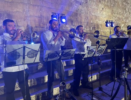 Image 2 for סי ג׳יי גלס