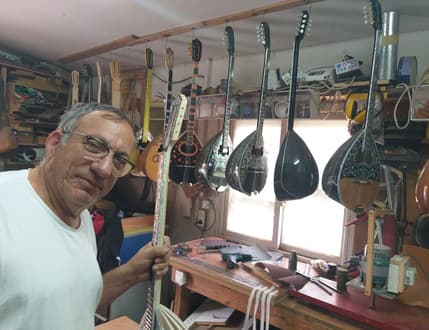 Image 1 for שוקי בוזוקי