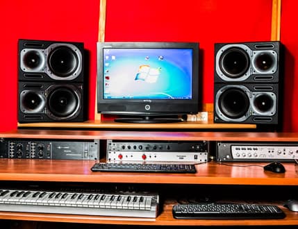 Image 2 for אולפני פלאנט / Planet Studio