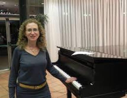 Image 2 for אסתר - מורה למוסיקה