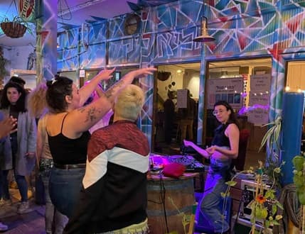 Image 2 for ביאליק בר-קפה