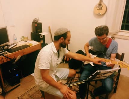 Image 2 for ידידיה צחור - מורה לכינור לגיטרה ולמנדולינה